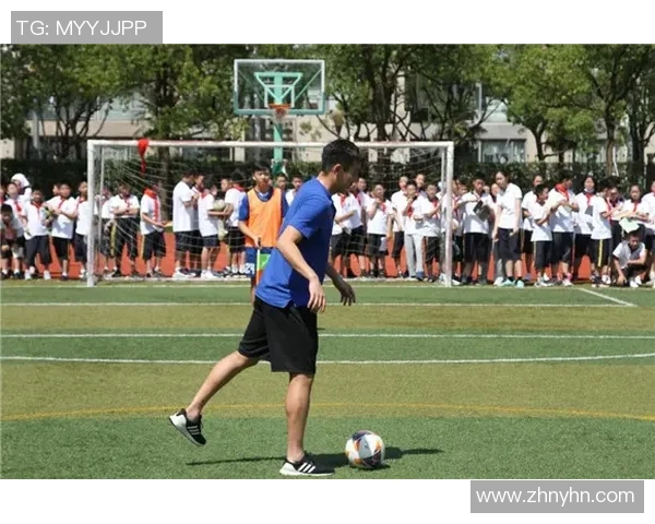 足球之星的旋律：从绿茵场到音符间的梦想与激情